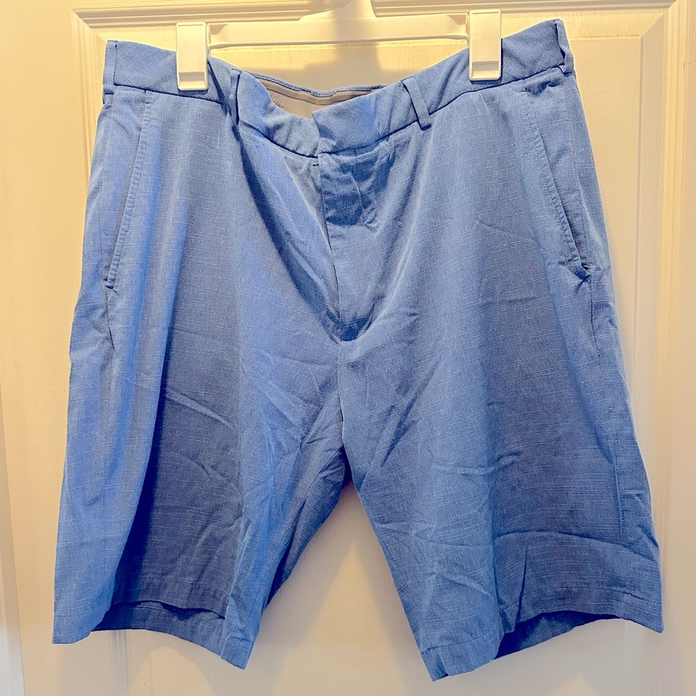 Men’s Walter Hagen size 38 shorts.